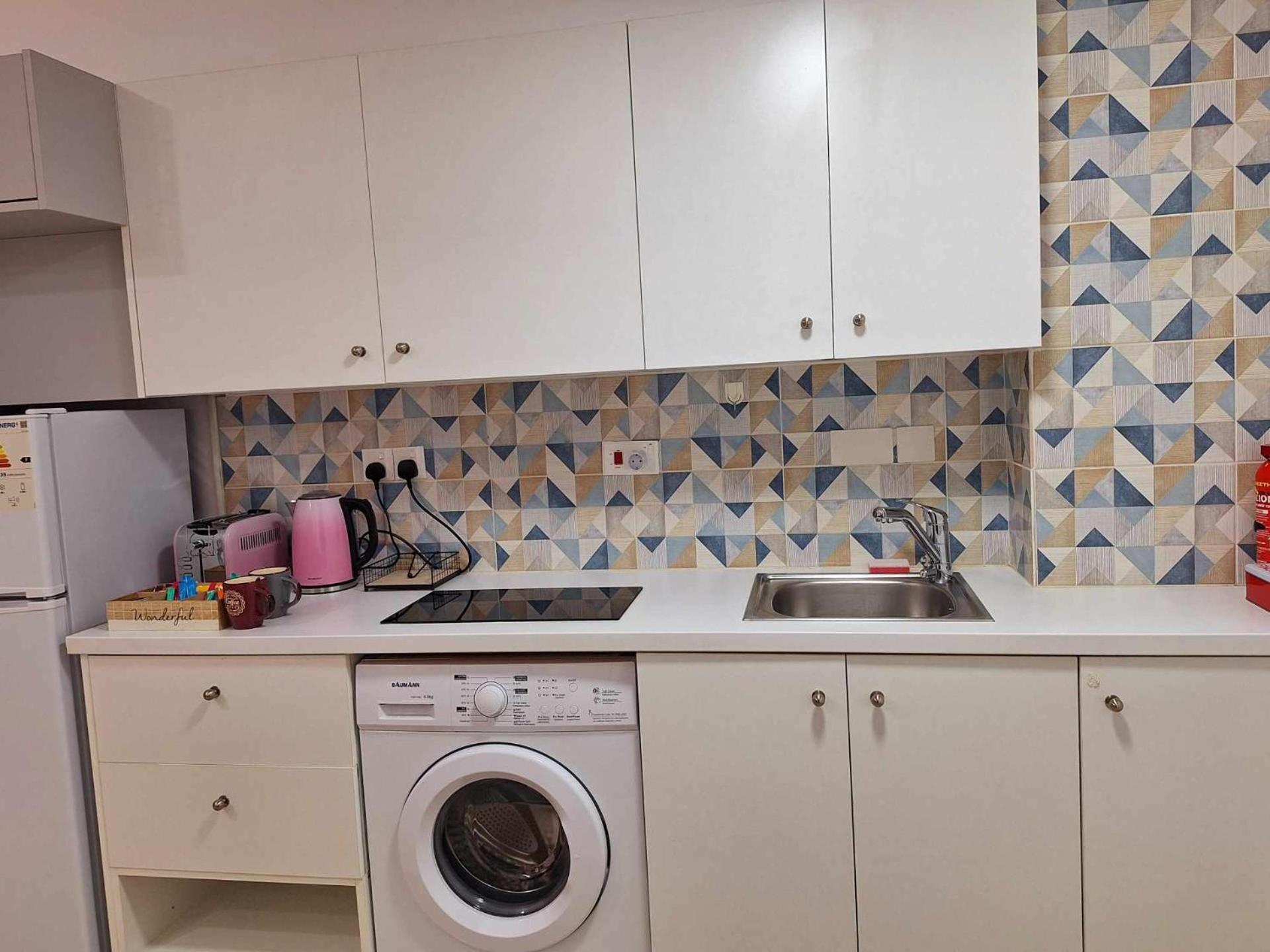 Stylish Apt Kato Paphos Close To Beach & Vibrant Harbor Life Екстериор снимка