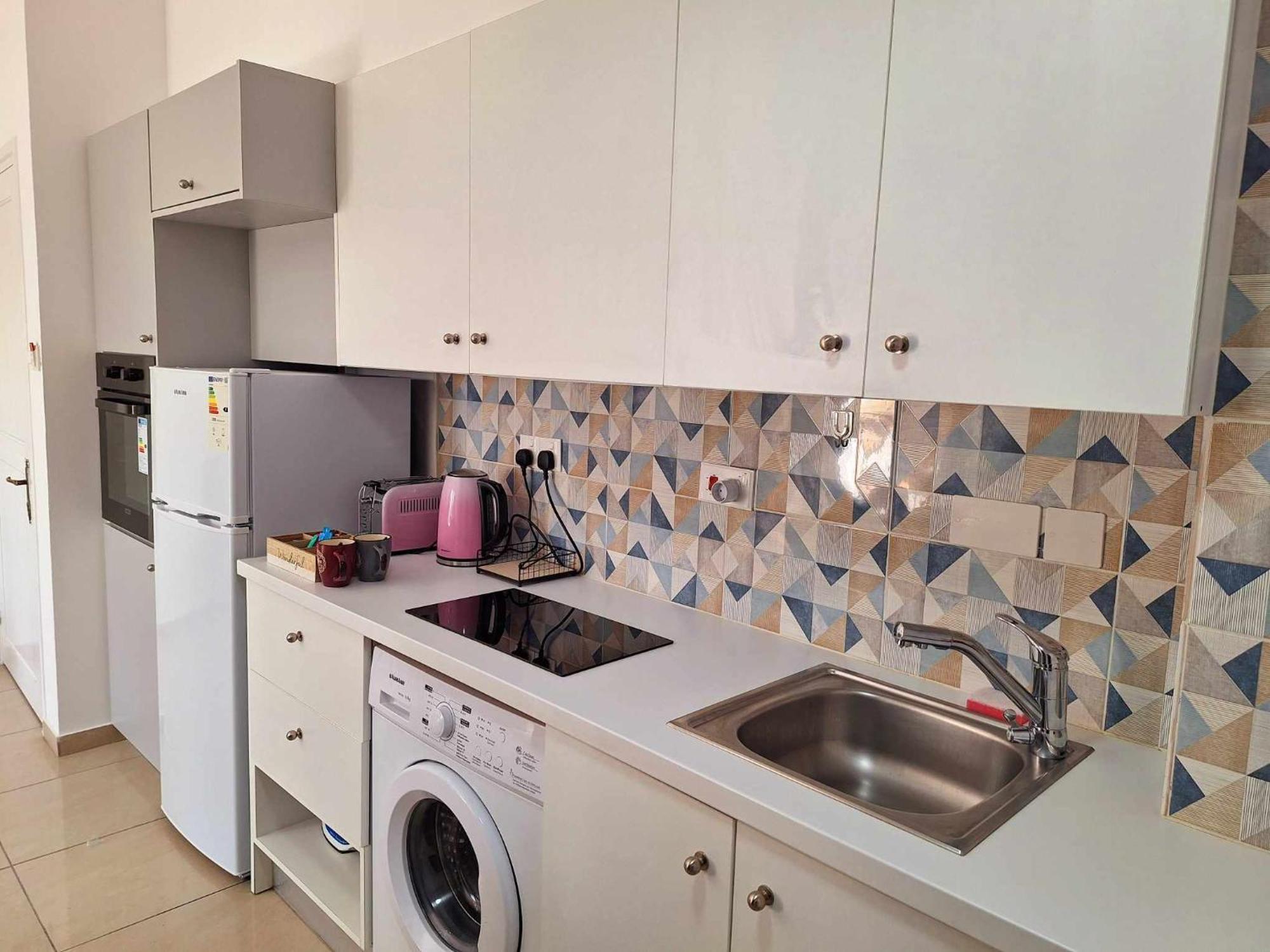 Stylish Apt Kato Paphos Close To Beach & Vibrant Harbor Life Екстериор снимка