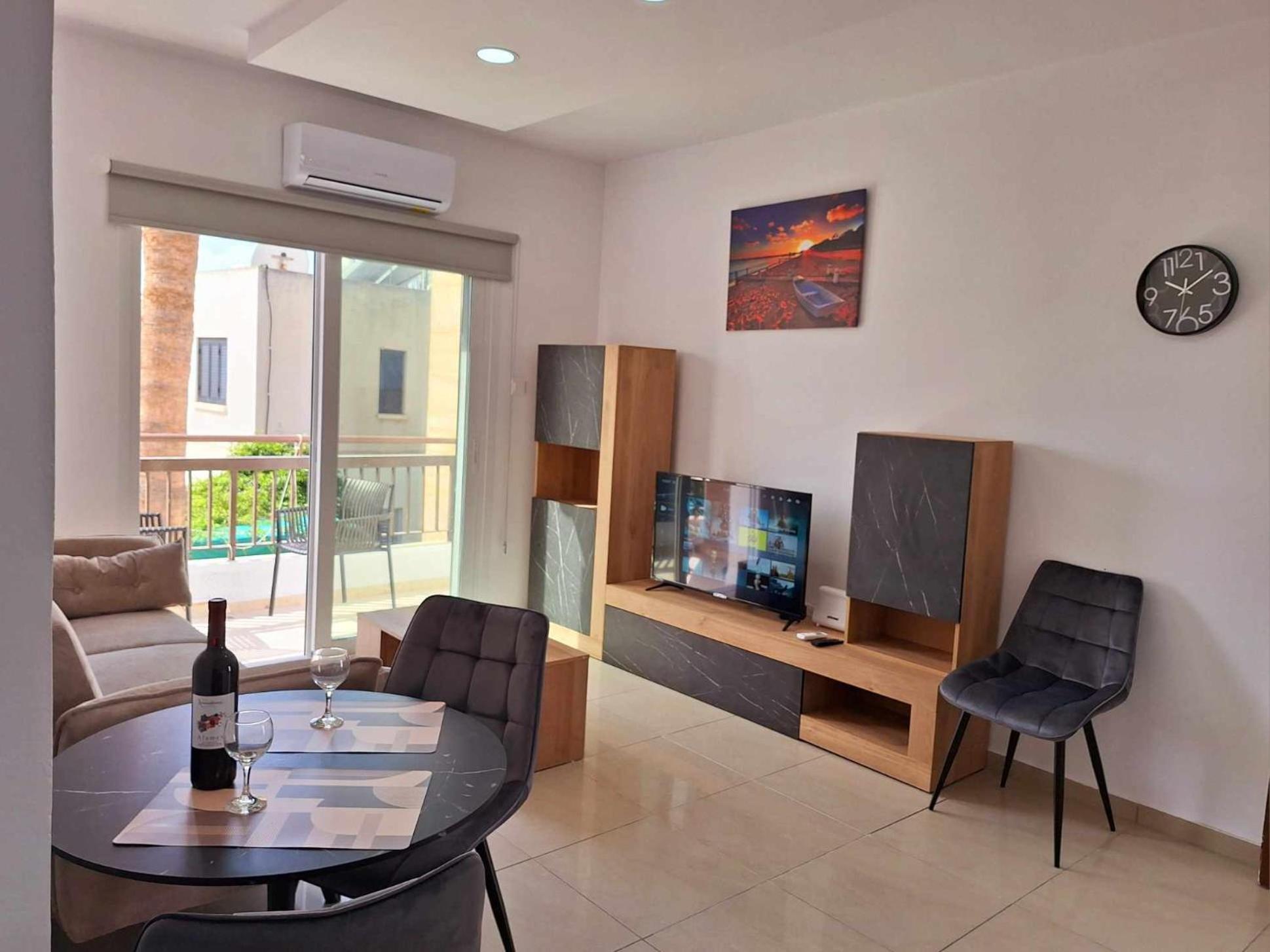 Stylish Apt Kato Paphos Close To Beach & Vibrant Harbor Life Екстериор снимка