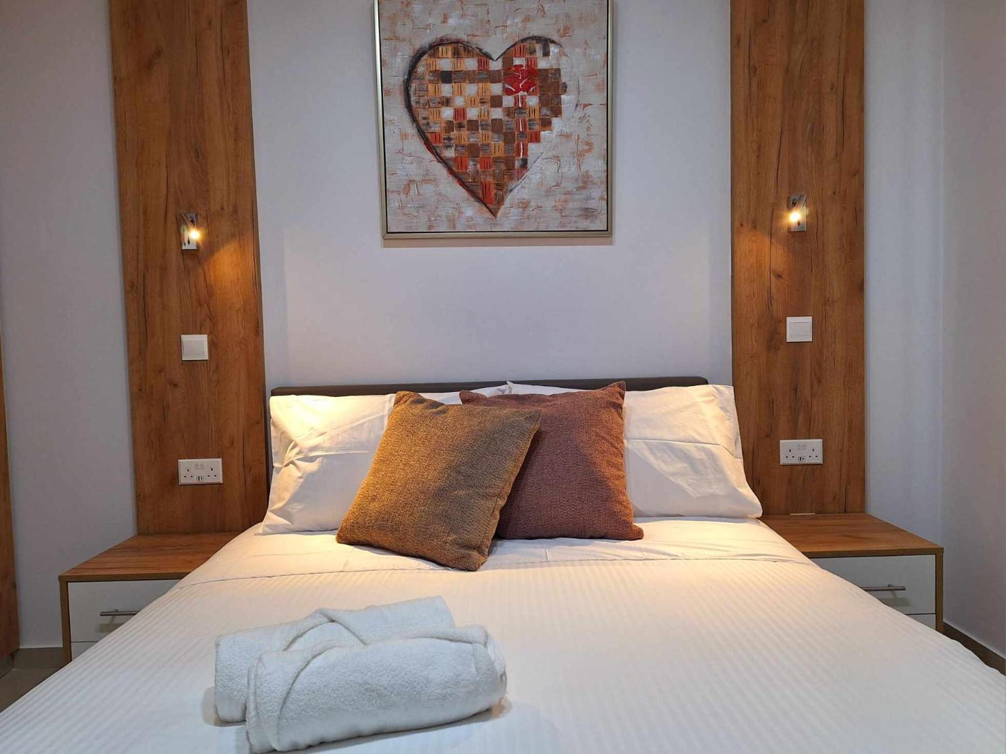Stylish Apt Kato Paphos Close To Beach & Vibrant Harbor Life Екстериор снимка