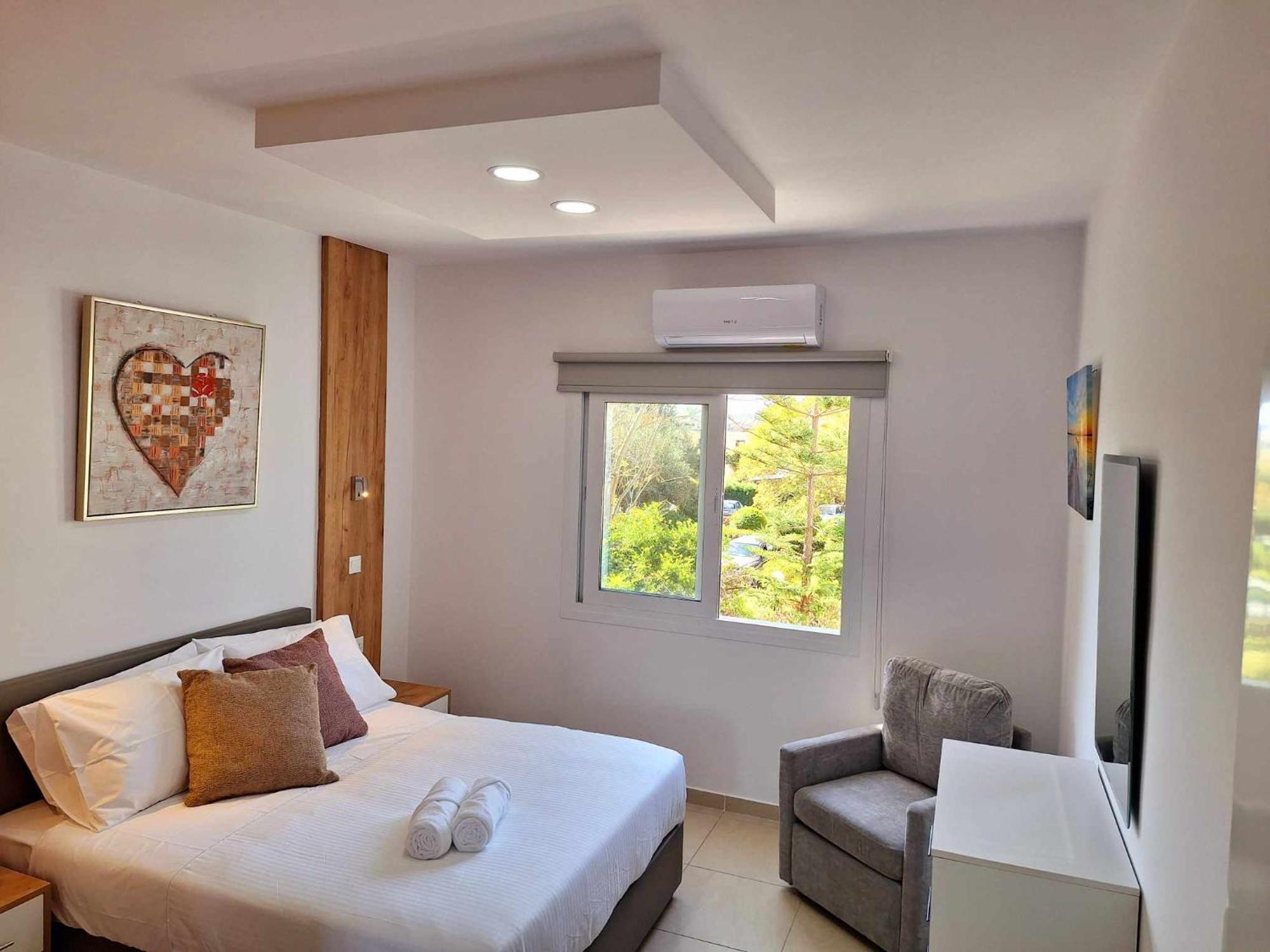 Stylish Apt Kato Paphos Close To Beach & Vibrant Harbor Life Екстериор снимка